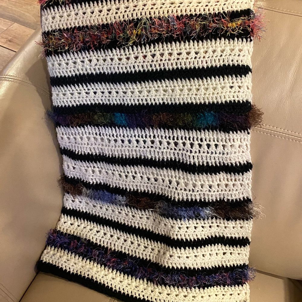 Vintage Y2K Crocheted Throw Blanket 41x29 Textured Eyelash Novelty Yarn Pls Read